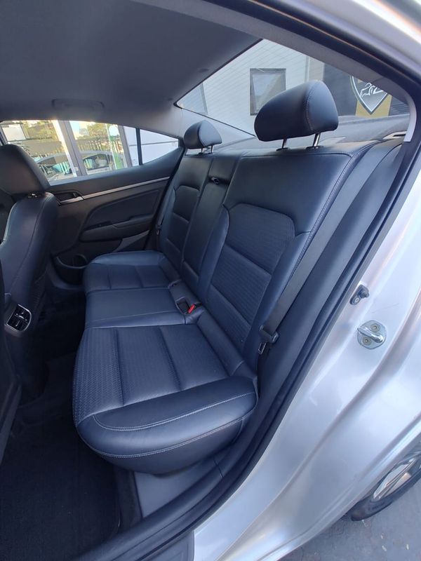 Hyundai Elantra Special Edit 2.0 16V 2016/2017 RENNER AUTOMÓVEIS LAJEADO / Carros no Vale Hyundai Elantra Special Edit 2.0 16V 2016/2017 RENNER AUTOMÓVEIS LAJEADO / Carros no Vale