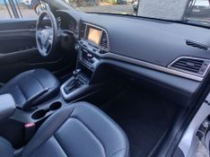 Hyundai Elantra Special Edit 2.0 16V 2016/2017 RENNER AUTOMÓVEIS LAJEADO / Carros no Vale