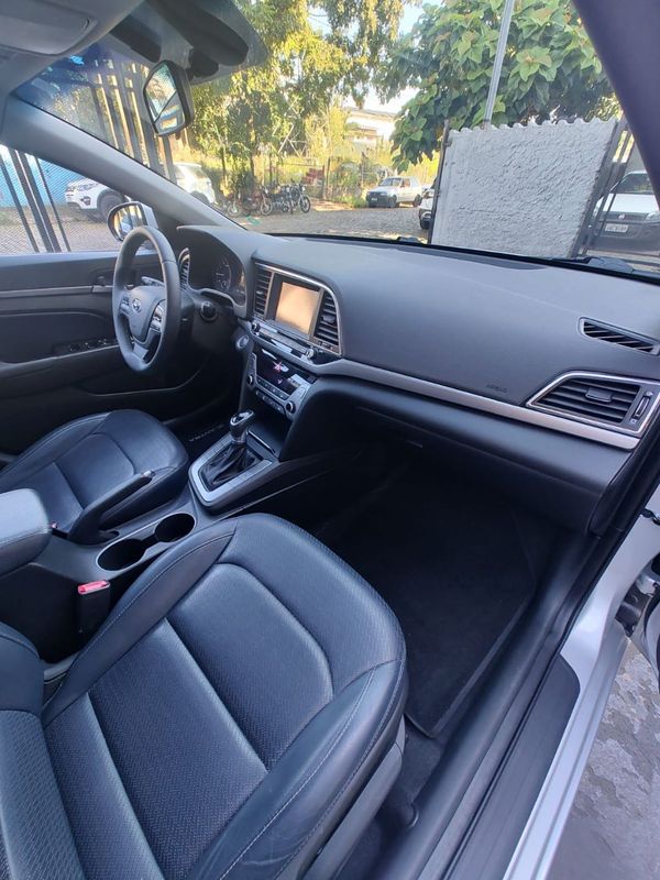 Hyundai Elantra Special Edit 2.0 16V 2016/2017 RENNER AUTOMÓVEIS LAJEADO / Carros no Vale Hyundai Elantra Special Edit 2.0 16V 2016/2017 RENNER AUTOMÓVEIS LAJEADO / Carros no Vale