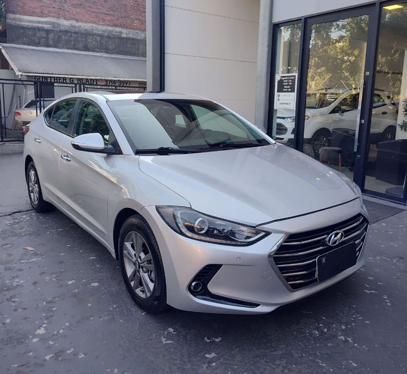 Hyundai Elantra Special Edit 2.0 16V 2016/2017 RENNER AUTOMÓVEIS LAJEADO / Carros no Vale Hyundai Elantra Special Edit 2.0 16V 2016/2017 RENNER AUTOMÓVEIS LAJEADO / Carros no Vale