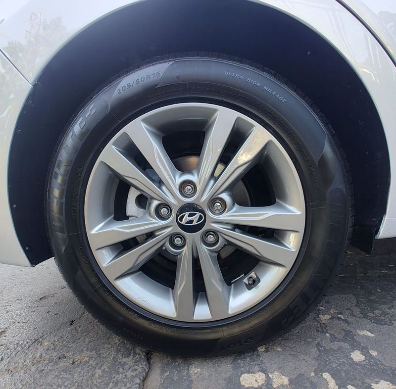 Hyundai Elantra Special Edit 2.0 16V 2016/2017 RENNER AUTOMÓVEIS LAJEADO / Carros no Vale Hyundai Elantra Special Edit 2.0 16V 2016/2017 RENNER AUTOMÓVEIS LAJEADO / Carros no Vale