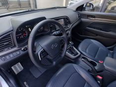 Hyundai Elantra Special Edit 2.0 16V 2016/2017 RENNER AUTOMÓVEIS LAJEADO / Carros no Vale