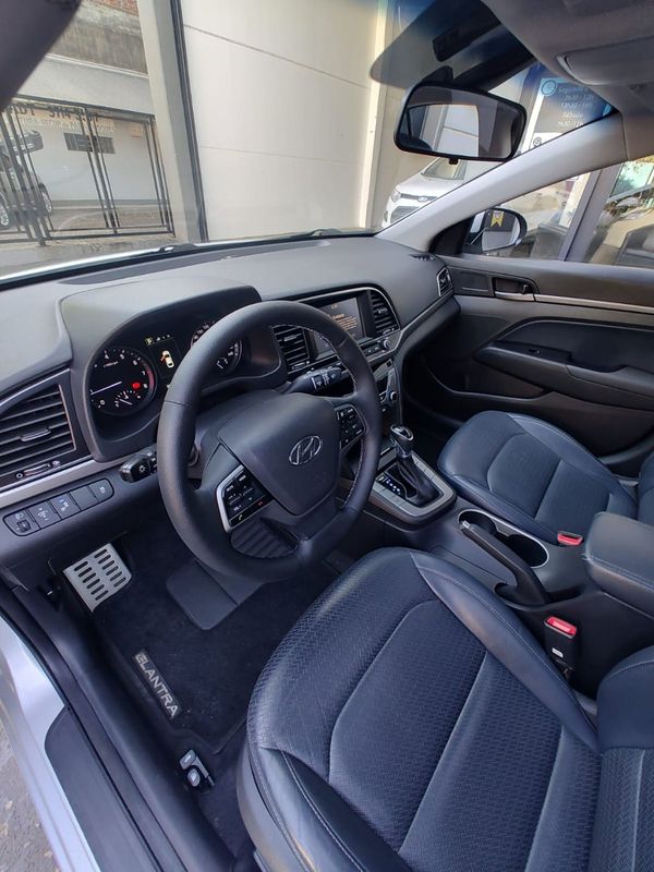 Hyundai Elantra Special Edit 2.0 16V 2016/2017 RENNER AUTOMÓVEIS LAJEADO / Carros no Vale Hyundai Elantra Special Edit 2.0 16V 2016/2017 RENNER AUTOMÓVEIS LAJEADO / Carros no Vale