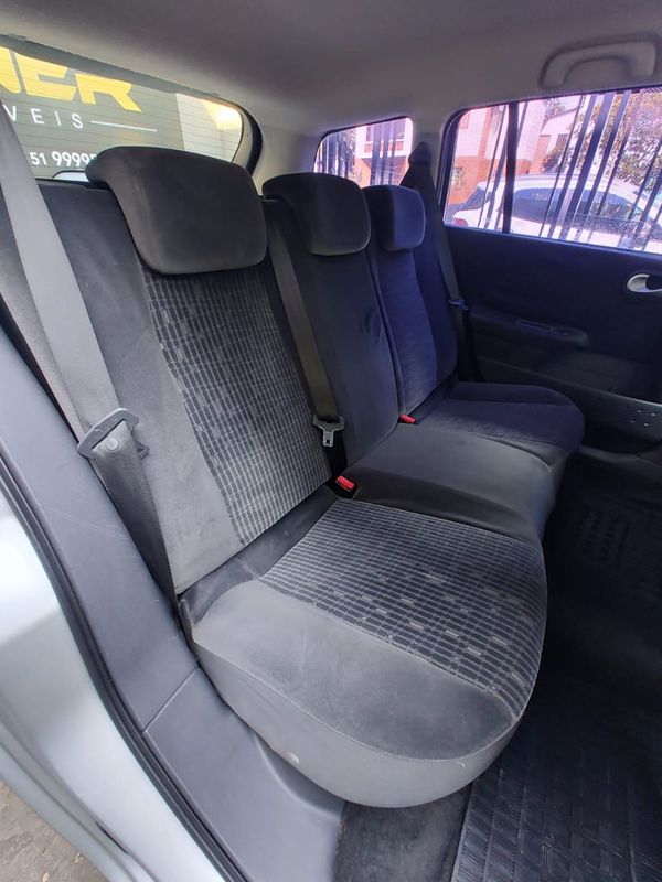 Renault Megane Grand Tour Dynam Hi 1.6 16V 2010/2011 RENNER AUTOMÓVEIS LAJEADO / Carros no Vale