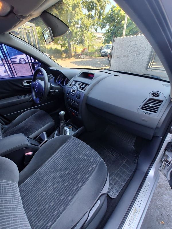 Renault Megane Grand Tour Dynam Hi 1.6 16V 2010/2011 RENNER AUTOMÓVEIS LAJEADO / Carros no Vale