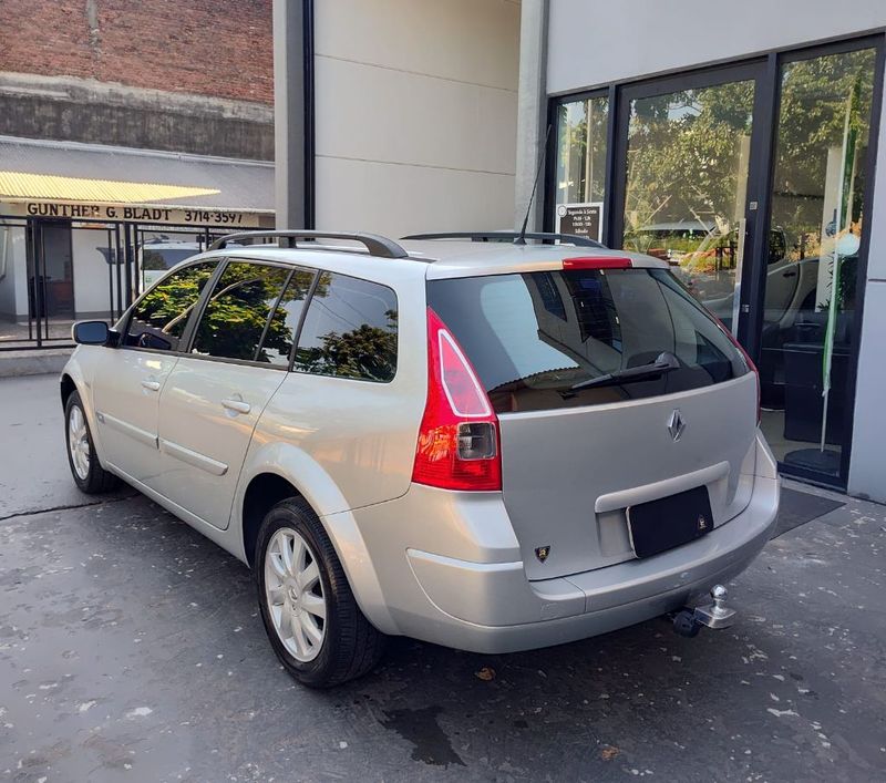 Renault Megane Grand Tour Dynam Hi 1.6 16V 2010/2011 RENNER AUTOMÓVEIS LAJEADO / Carros no Vale