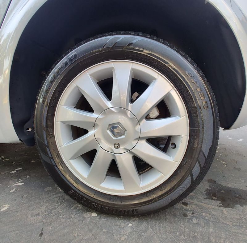 Renault Megane Grand Tour Dynam Hi 1.6 16V 2010/2011 RENNER AUTOMÓVEIS LAJEADO / Carros no Vale