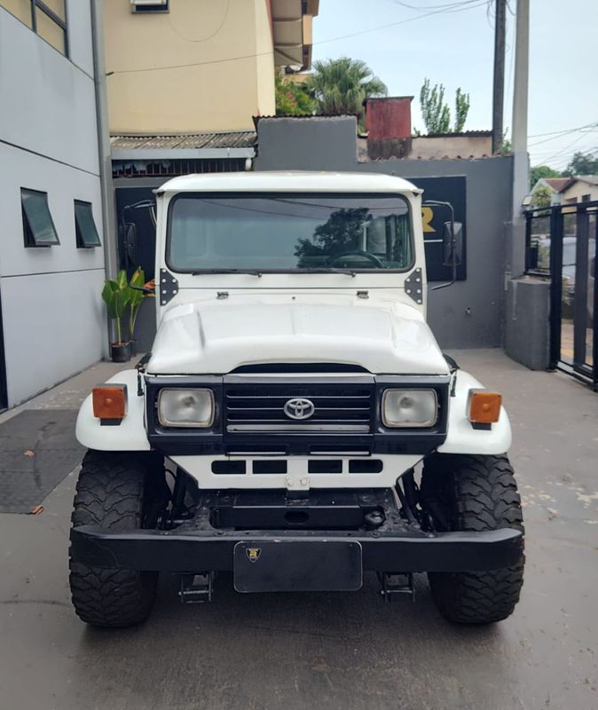Toyota Band.Picape CD Chassi Longo 1999/2000 RENNER AUTOMÓVEIS LAJEADO / Carros no Vale