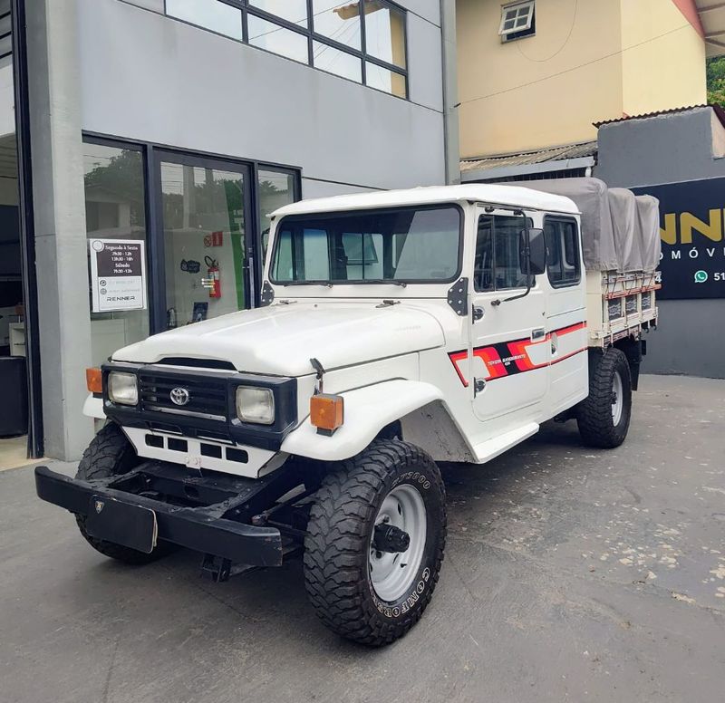 Toyota Band.Picape CD Chassi Longo 1999/2000 RENNER AUTOMÓVEIS LAJEADO / Carros no Vale