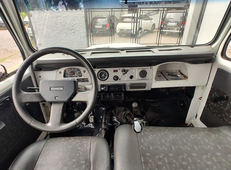 Toyota Band.Picape CD Chassi Longo 1999/2000 RENNER AUTOMÓVEIS LAJEADO / Carros no Vale