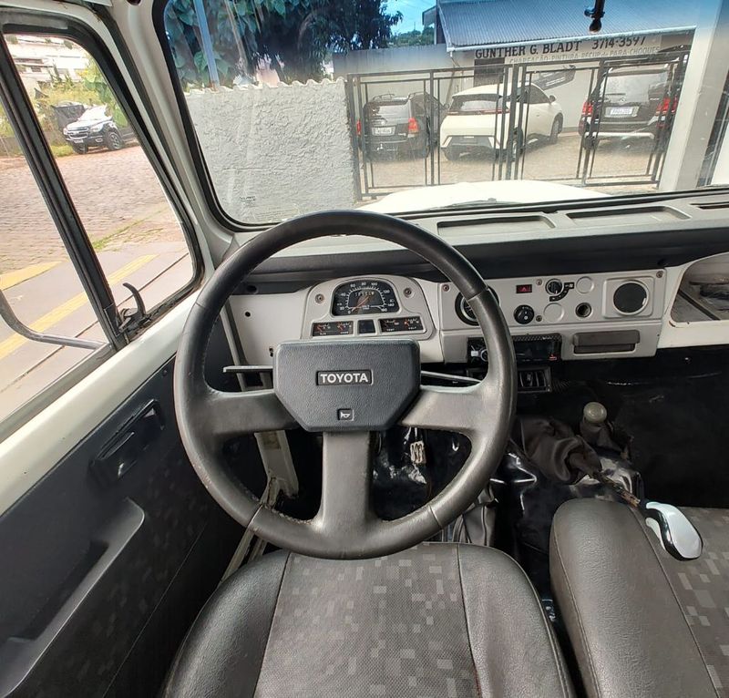 Toyota Band.Picape CD Chassi Longo 1999/2000 RENNER AUTOMÓVEIS LAJEADO / Carros no Vale