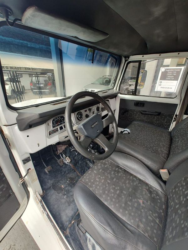 Toyota Band.Picape CD Chassi Longo 1999/2000 RENNER AUTOMÓVEIS LAJEADO / Carros no Vale