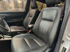 Toyota YARIS XLS 1.5 16V 2018/2019 RENNER AUTOMÓVEIS LAJEADO / Carros no Vale