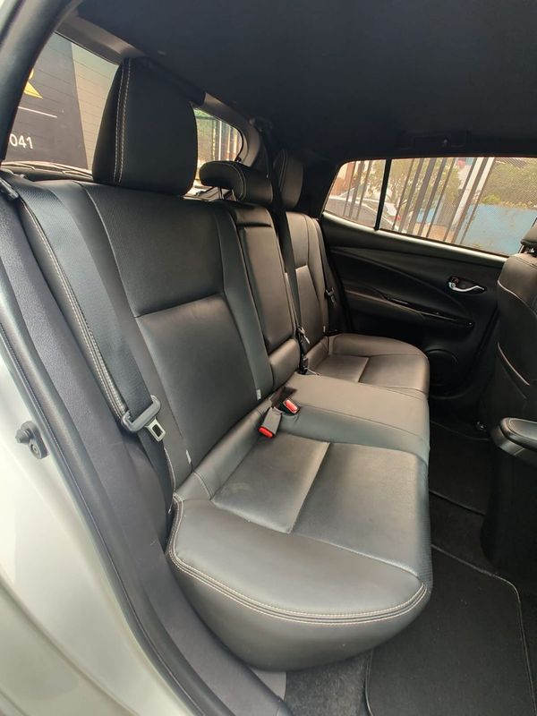 Toyota YARIS XLS 1.5 16V 2018/2019 RENNER AUTOMÓVEIS LAJEADO / Carros no Vale