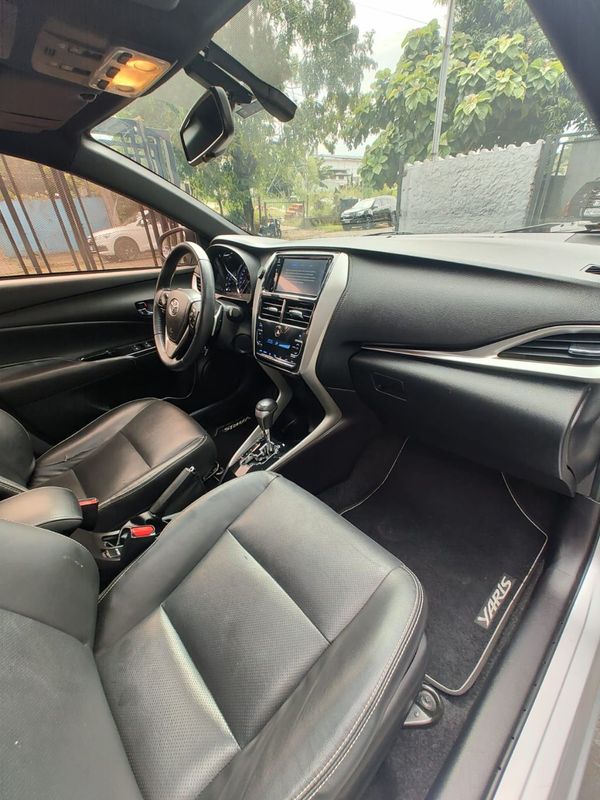 Toyota YARIS XLS 1.5 16V 2018/2019 RENNER AUTOMÓVEIS LAJEADO / Carros no Vale