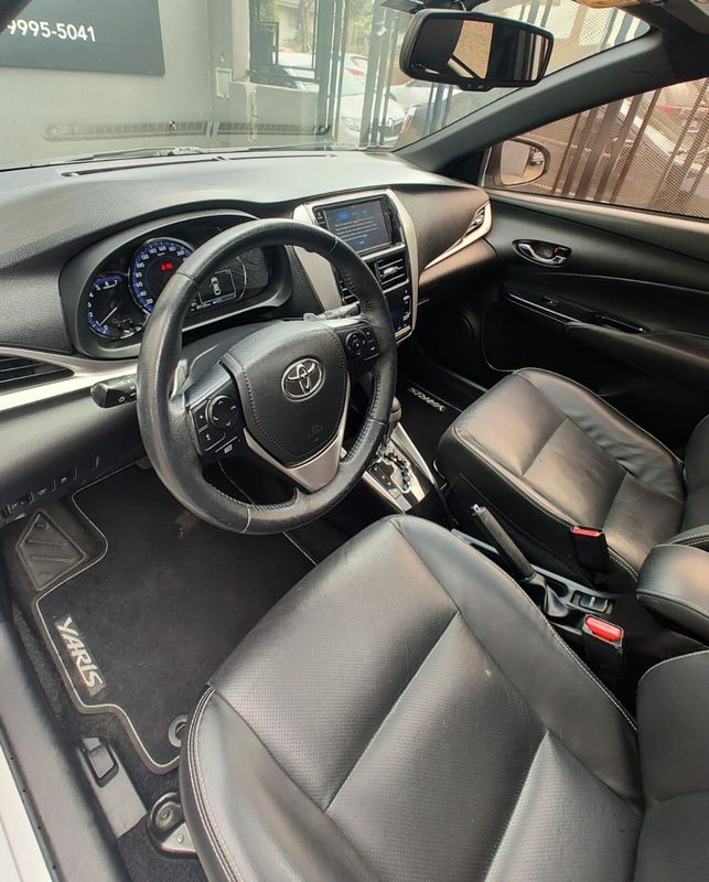 Toyota YARIS XLS 1.5 16V 2018/2019 RENNER AUTOMÓVEIS LAJEADO / Carros no Vale