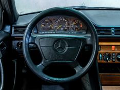 MERCEDES-BENZ E 200 2.0 CLASSIC 1993/1993 PASTORE CAR COLLECTION BENTO GONÇALVES / Carros no Vale