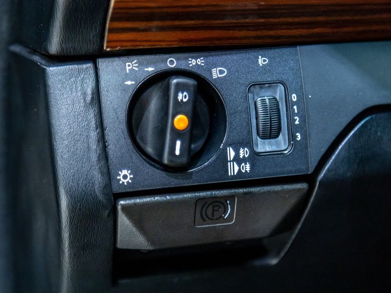 MERCEDES-BENZ E 200 2.0 CLASSIC 1993/1993 PASTORE CAR COLLECTION BENTO GONÇALVES / Carros no Vale