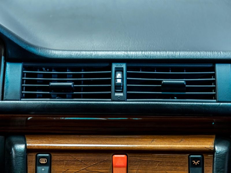 MERCEDES-BENZ E 200 2.0 CLASSIC 1993/1993 PASTORE CAR COLLECTION BENTO GONÇALVES / Carros no Vale