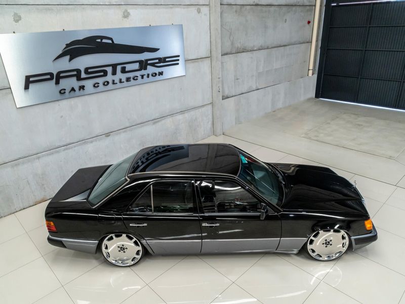MERCEDES-BENZ E 200 2.0 CLASSIC 1993/1993 PASTORE CAR COLLECTION BENTO GONÇALVES / Carros no Vale