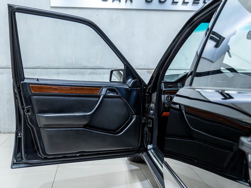 MERCEDES-BENZ E 200 2.0 CLASSIC 1993/1993 PASTORE CAR COLLECTION BENTO GONÇALVES / Carros no Vale