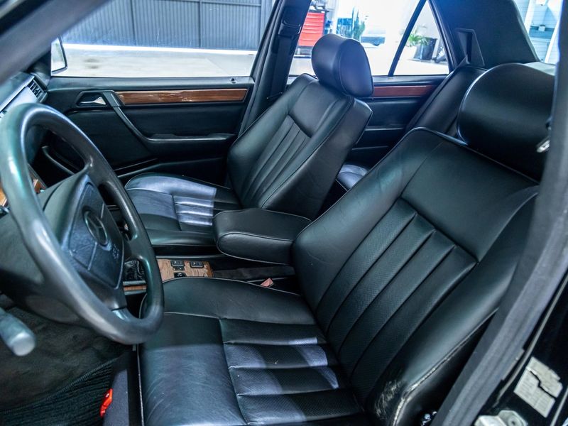 MERCEDES-BENZ E 200 2.0 CLASSIC 1993/1993 PASTORE CAR COLLECTION BENTO GONÇALVES / Carros no Vale