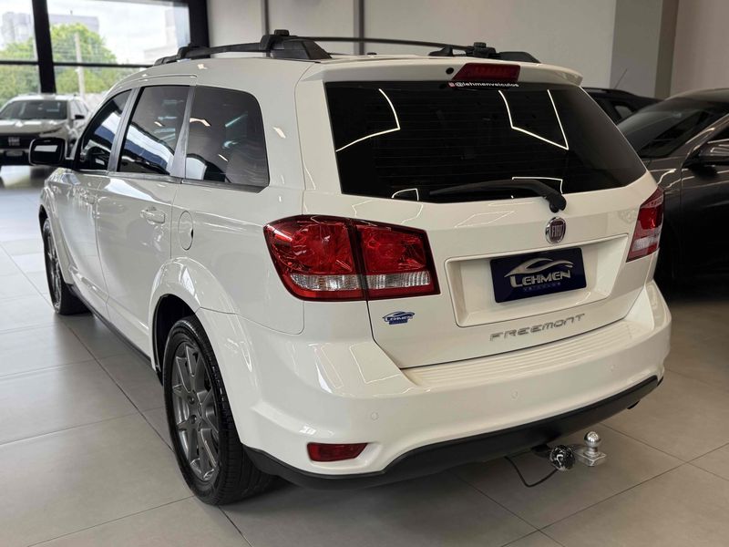 FIAT FREEMONT 2.4 PRECISION 16V 2014/2014 LEHMEN VEÍCULOS VENÂNCIO AIRES / Carros no Vale