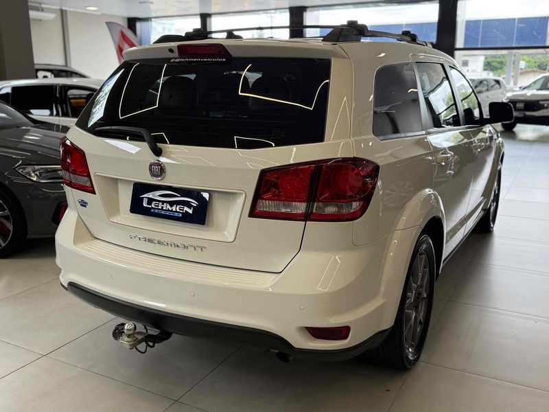 FIAT FREEMONT 2.4 PRECISION 16V 2014/2014 LEHMEN VEÍCULOS VENÂNCIO AIRES / Carros no Vale