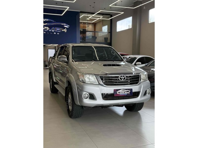 TOYOTA HILUX 3.0 STD 4X4 CD 16V TURBO INTERCOOLER 2013/2014 LEHMEN VEÍCULOS VENÂNCIO AIRES / Carros no Vale TOYOTA HILUX 3.0 STD 4X4 CD 16V TURBO INTERCOOLER 2013/2014 LEHMEN VEÍCULOS VENÂNCIO AIRES / Carros no Vale