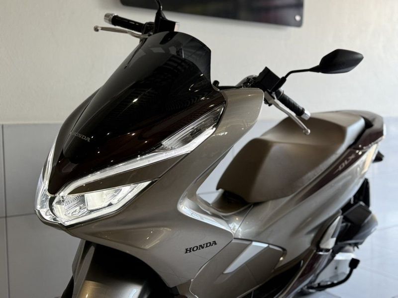 Honda PCX 150 DLX ABS CVT 2022 SÓ MOTOS E AUTOMÓVEIS SANTA CRUZ DO SUL / Carros no Vale