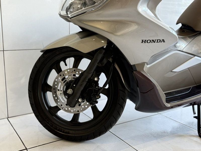 Honda PCX 150 DLX ABS CVT 2022 SÓ MOTOS E AUTOMÓVEIS SANTA CRUZ DO SUL / Carros no Vale