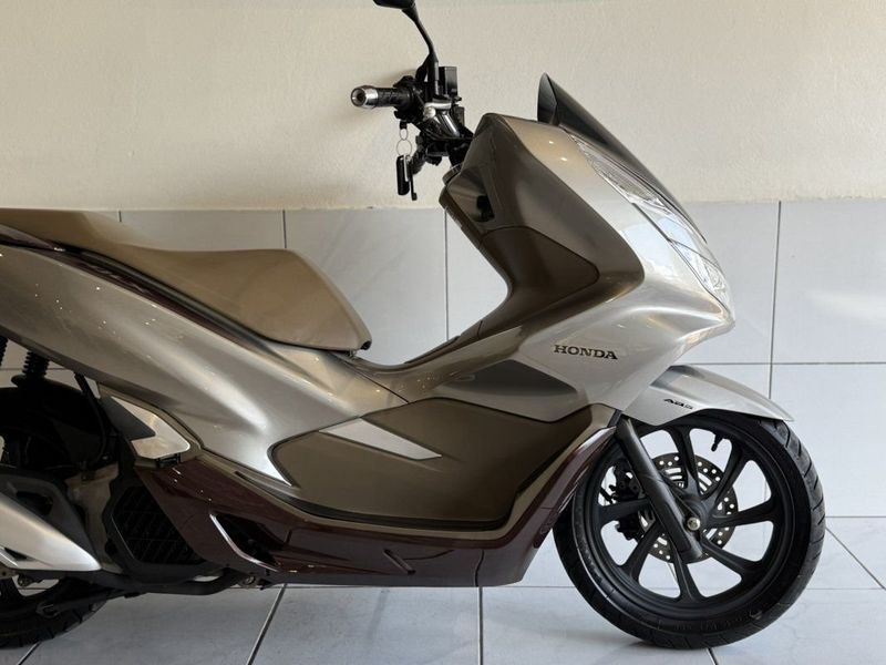 Honda PCX 150 DLX ABS CVT 2022 SÓ MOTOS E AUTOMÓVEIS SANTA CRUZ DO SUL / Carros no Vale