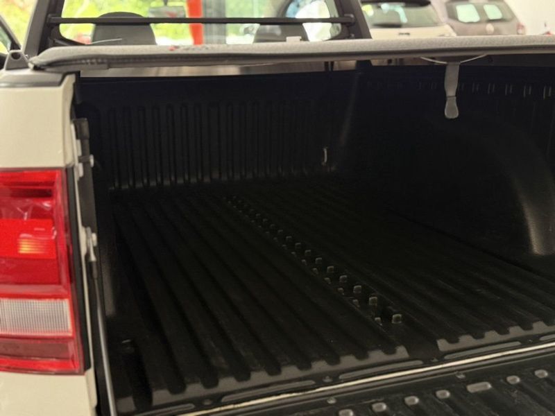 VOLKSWAGEN SAVEIRO ROBUST CS 1.6 2023 SÓ MOTOS E AUTOMÓVEIS SANTA CRUZ DO SUL / Carros no Vale