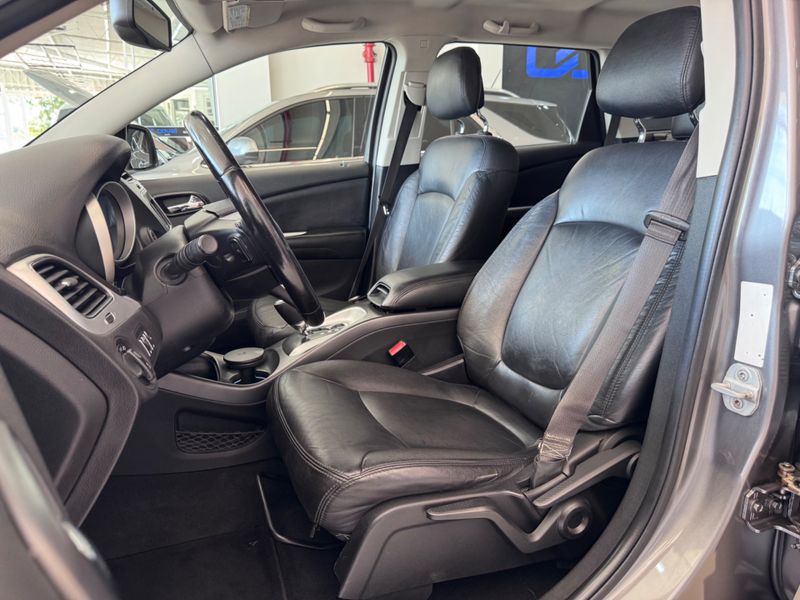 Fiat Freemont Emotion 2.4 2011/2012 COVEL VEICULOS ENCANTADO / Carros no Vale