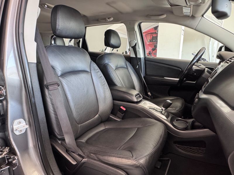 Fiat Freemont Emotion 2.4 2011/2012 COVEL VEICULOS ENCANTADO / Carros no Vale