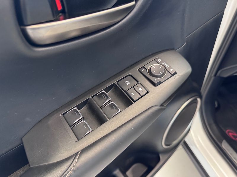 Lexus Nx300 F Sport 2018/2018 COVEL VEICULOS ENCANTADO / Carros no Vale