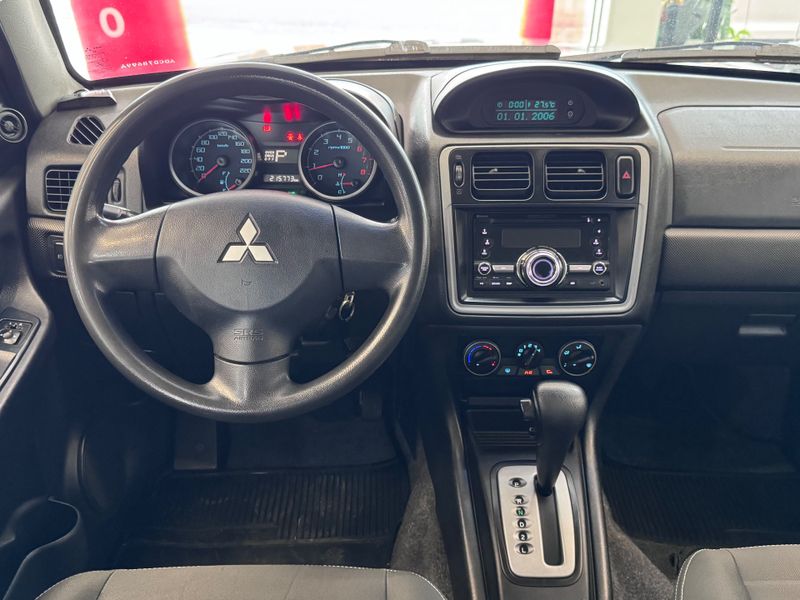 Mitsubishi Pajero Tr4 Fl 2wd Hp 2013/2013 COVEL VEICULOS ENCANTADO / Carros no Vale