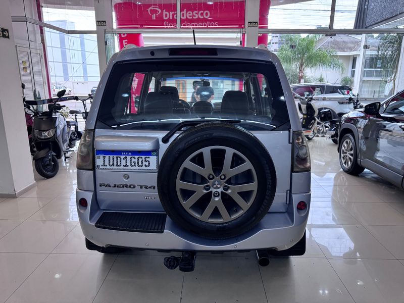 Mitsubishi Pajero Tr4 Fl 2wd Hp 2013/2013 COVEL VEICULOS ENCANTADO / Carros no Vale