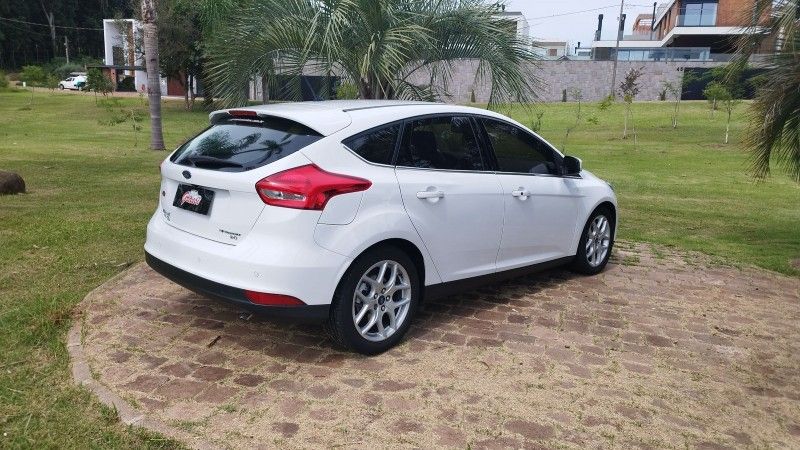 Ford FOCUS TITANIUM 2.0 2016 GRASSI VEÍCULOS LAJEADO / Carros no Vale
