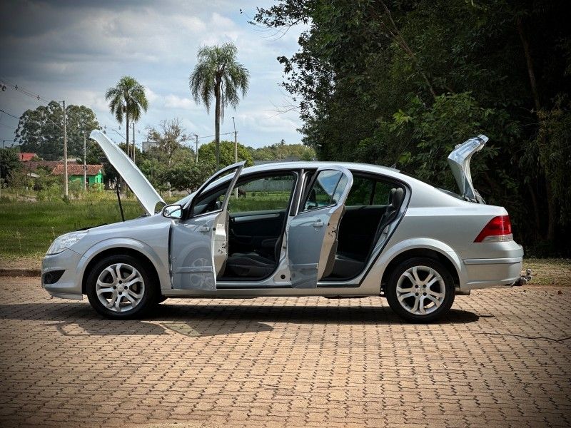 Chevrolet VECTRA ELEGANCE 2.0 2010 NEUMANN VEÍCULOS ARROIO DO MEIO / Carros no Vale