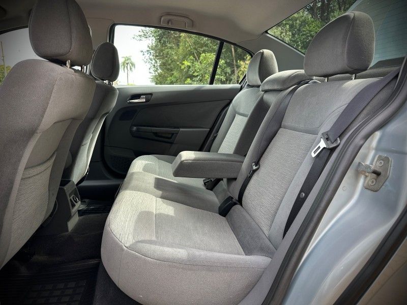 Chevrolet VECTRA ELEGANCE 2.0 2010 NEUMANN VEÍCULOS ARROIO DO MEIO / Carros no Vale