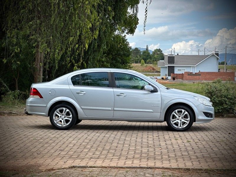 Chevrolet VECTRA ELEGANCE 2.0 2010 NEUMANN VEÍCULOS ARROIO DO MEIO / Carros no Vale