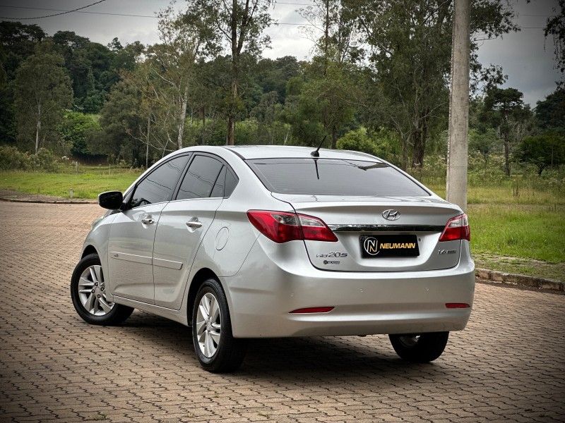 Hyundai HB20S PREMIUM 1.6 2014 NEUMANN VEÍCULOS ARROIO DO MEIO / Carros no Vale Hyundai HB20S PREMIUM 1.6 2014 NEUMANN VEÍCULOS ARROIO DO MEIO / Carros no Vale