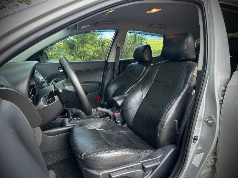 Hyundai I30 2.0 2010 NEUMANN VEÍCULOS ARROIO DO MEIO / Carros no Vale