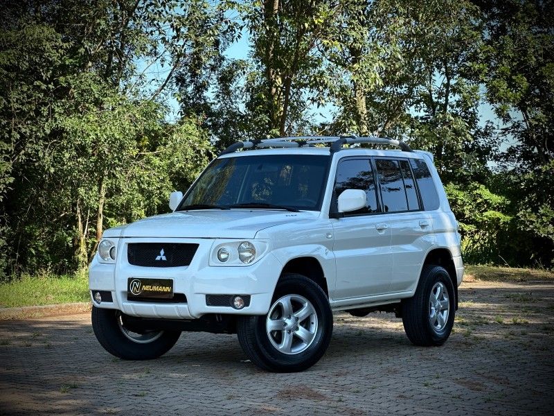 Mitsubishi PAJERO TR4 2.0 2009 NEUMANN VEÍCULOS ARROIO DO MEIO / Carros no Vale