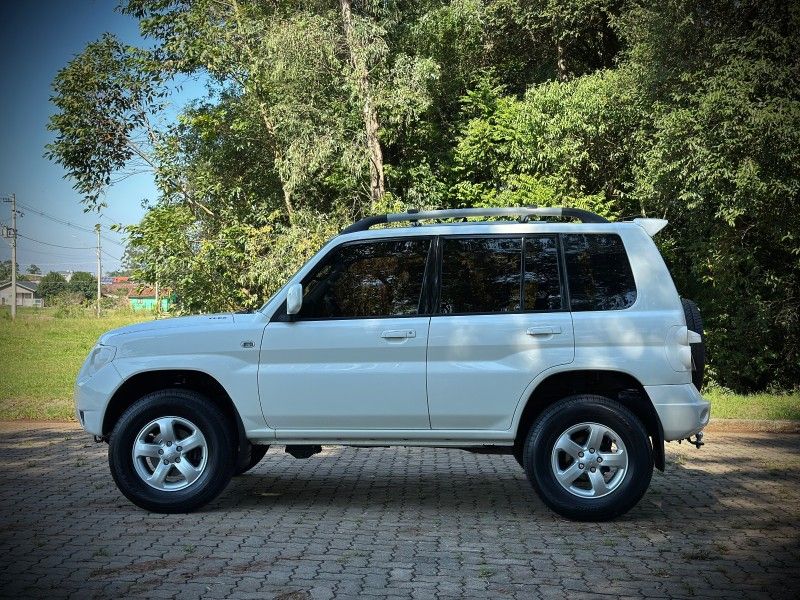 Mitsubishi PAJERO TR4 2.0 2009 NEUMANN VEÍCULOS ARROIO DO MEIO / Carros no Vale
