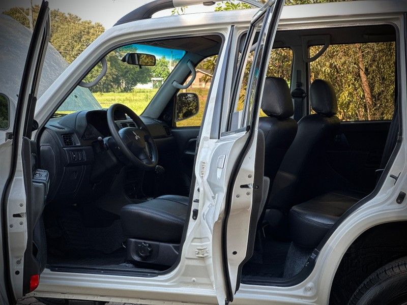 Mitsubishi PAJERO TR4 2.0 2009 NEUMANN VEÍCULOS ARROIO DO MEIO / Carros no Vale