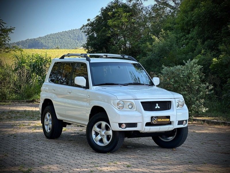 Mitsubishi PAJERO TR4 2.0 2009 NEUMANN VEÍCULOS ARROIO DO MEIO / Carros no Vale