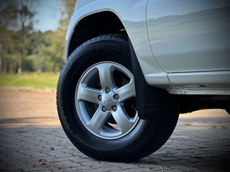 Mitsubishi PAJERO TR4 2.0 2009 NEUMANN VEÍCULOS ARROIO DO MEIO / Carros no Vale