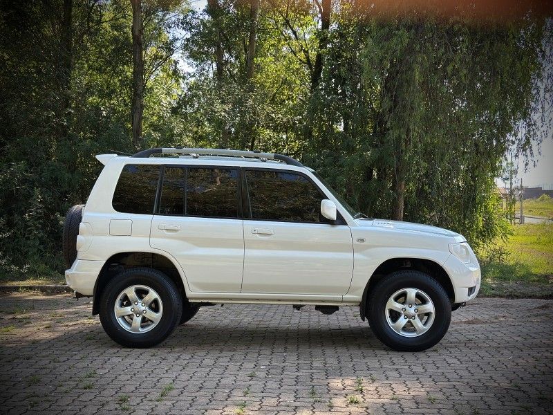 Mitsubishi PAJERO TR4 2.0 2009 NEUMANN VEÍCULOS ARROIO DO MEIO / Carros no Vale